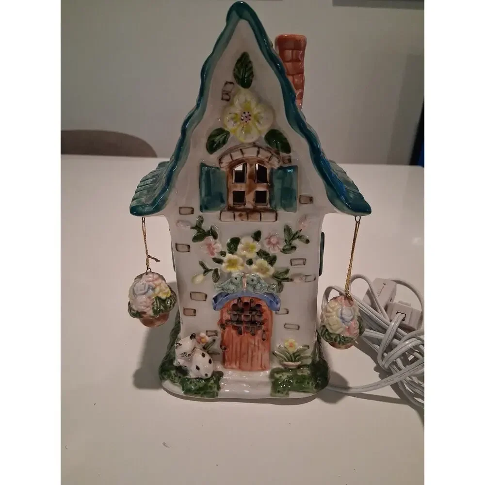 VTG c1990 Cottagecore Ceramic House Night Light Lamp Cat Hanging Flowers Works